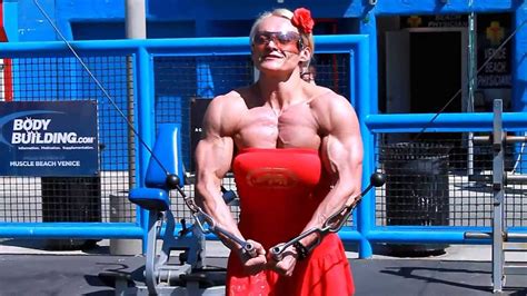 Live chat with female bodybuilders and women with muscle..